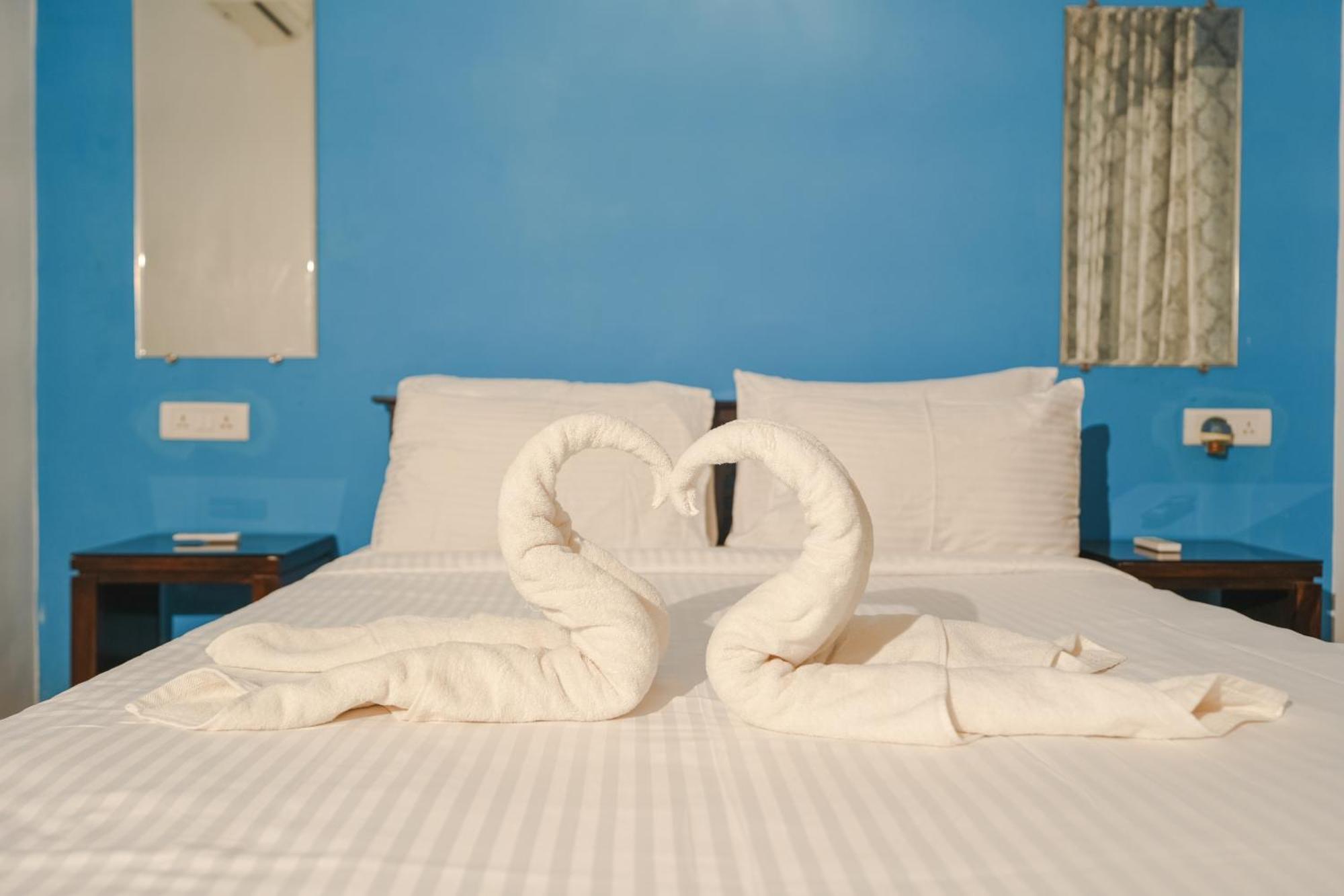 Villa M - Jia 3- 3Bhk In Candolim, Pool Facing, Near Beach, Breakfast Included Bagian luar foto
